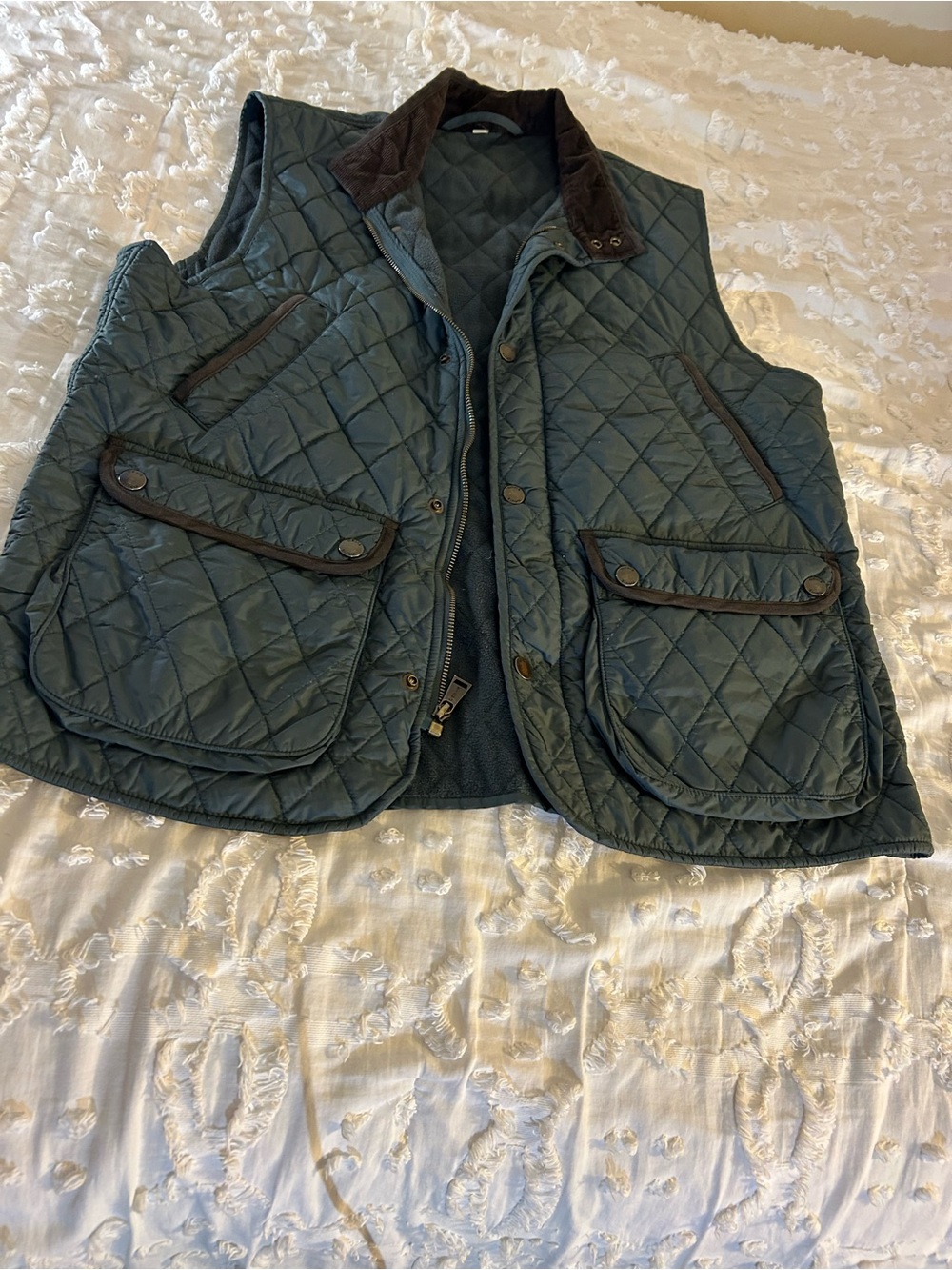Orvis Quilted Dark Green Men's Vest with Contrast Collar